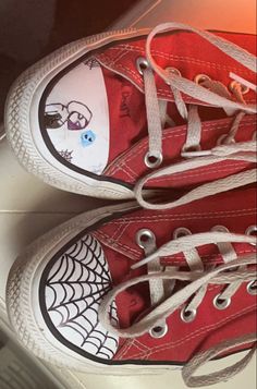 Decorated Converse Sharpie, Converse Decorated, Converse Doodles, Shoe Doodles, Drawing On Converse, Spiderman Things