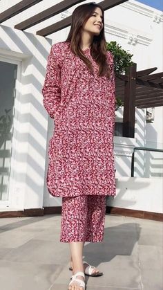 Casual Dresses Pakistani Style, Kurta Style Kurti Design, Simple Cord Sets, Simple Kurta Set Design, Indian Cords Outfit, Kurti Simple Designs Casual, New Plazo Suit Design Cotton, Pakistani Kurta Pant Design, Pakistani Short Kurti Designs Casual