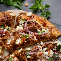 Pulled Pork Pizza - Sunday Supper Movement Pulled Pork Flatbread, Homemade Flatbread Pizza, Homemade Flatbread Recipes, Flatbread Toppings, Best Pulled Pork Recipe, Easy Pulled Pork Recipe, Flatbread Pizza Recipe, Pork Pizza, Pizza Flatbread