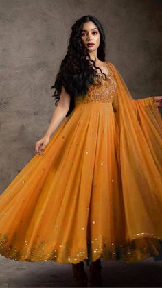 Indian Long Gowns, Bridesmaid Dresses Indian, One Piece Gown, Designer Anarkali Dresses, Gown With Dupatta, Bridesmaid Attire, Frock Fashion, Fancy Kurti