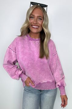 Details: Look no further for the perfect cozy pullover! Our Refined Relaxation Acid Wash Pullover features an acid wash fleece fabric that'll keep you warm all winter and have you looking stylish. Get your chill on while feeling comfy and looking cool! Ready, set, snuggle.**Each item is unique, expect variations in color and finishing - Acid wash - Long sleeves - Relaxed fit Content: 60% COTTON 40% POLYESTER Size + Fit: Model is 5'4" and wearing a Small - Measurements from a size Small - Full le Sweat Outfit, Cozy Pullover, Cute Clothes, Crop Top Blouse, Back In Stock, Skirt Leggings, Women Clothing Boutique, Acid Wash, Dresses With Leggings