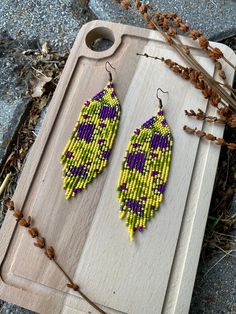 Purple yellow beaded earrings, floral fringe earrings, Autumn earrings, Floral Long earring, orange green earring, Boho fringe earring ♥𝑇ℎ𝑒 𝑝𝑎𝑡𝑡𝑒𝑟𝑛 𝑜𝑓 𝑡ℎ𝑖𝑠 𝑒𝑎𝑟𝑟𝑖𝑛𝑔 𝑖𝑠 𝑐𝑟𝑒𝑎𝑡𝑒𝑑 𝑏𝑦 𝐾𝑎𝑍𝑒𝐵𝑒𝑎𝑑𝐽𝑒𝑤𝑒𝑙𝑟𝑦 ♥𝑀𝑎𝑑𝑒 𝑢𝑠𝑖𝑛𝑔 𝑓𝑟𝑒𝑒ℎ𝑎𝑛𝑑 𝑏𝑒𝑎𝑑𝑖𝑛𝑔 𝑤𝑜𝑣𝑒𝑛 𝑡𝑒𝑐ℎ𝑛𝑖𝑞𝑢𝑒𝑠 𝑤𝑖𝑡ℎ 𝑠𝑡𝑟𝑜𝑛𝑔 𝑠𝑦𝑛𝑡ℎ𝑒𝑡𝑖𝑐 𝑡ℎ𝑟𝑒𝑎𝑑. ♥𝑇ℎ𝑒 𝑠𝑖𝑧𝑒 𝑜𝑓 𝑡ℎ𝑒 𝑠𝑒𝑒𝑑 𝑏𝑒𝑎𝑑𝑠 𝑢𝑠𝑒𝑑 𝑖𝑠 2 𝑚𝑖𝑙𝑙𝑖𝑚𝑒𝑡𝑒𝑟𝑠 𝑎𝑛𝑑 𝑏𝑒𝑎𝑑𝑠 𝑎𝑟𝑒 ℎ𝑖𝑔ℎ 𝑞𝑢𝑎𝑙𝑖𝑓𝑖𝑒𝑑. ♥𝐴𝑙𝑙 𝑡ℎ𝑒 ℎ𝑜𝑜𝑘𝑠 𝑢𝑠𝑒𝑑 𝑖𝑛 𝑜𝑢𝑟 𝑗𝑒𝑤𝑒𝑙𝑟𝑦 𝑎𝑟𝑒 24 𝑘 𝑔𝑜𝑙𝑑 𝑝𝑙𝑎𝑡𝑒𝑑 𝑎𝑛𝑑 ℎ𝑦𝑝𝑜𝑎𝑙𝑙𝑒𝑟𝑔𝑒𝑛𝑖𝑐. ♥𝑇ℎ𝑒𝑠𝑒 𝑎𝑟𝑒 𝑣𝑒𝑟𝑦 𝑙𝑖𝑔ℎ𝑡 𝑒𝑎𝑟𝑟𝑖𝑛𝑔𝑠 𝑡ℎ𝑎𝑡 𝑦𝑜𝑢 𝑐𝑎𝑛 𝑤𝑒𝑎𝑟 𝑎𝑙𝑙 𝑑𝑎𝑦 𝑤𝑖𝑡ℎ𝑜𝑢𝑡 ℎ𝑢𝑟𝑡𝑖𝑛𝑔 𝑦𝑜𝑢𝑟 𝑒𝑎𝑟! The only ac Bohemian Yellow Flower Earrings With Ear Wire, Yellow Beaded Dangle Chandelier Earrings, Orange Fringe Dangle Earrings, Orange Fringe Earrings As Gift, Orange Fringe Earrings As A Gift, Yellow Flower Earrings With Colorful Beads For Gift, Yellow Bohemian Dangle Earrings, Yellow Bohemian Flower Earrings For Pierced Ears, Bohemian Yellow Drop Earrings