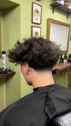 Low Fade Curly Hair, Haircut Square, Aesthetic Mode, Boys Fade Haircut, Good Haircut