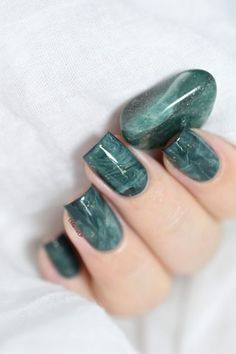 Decorating nails is an incredible art! But have you ever wondered how such a small canvas can look so creative and how big impact it can have on the whole Nailart Tutorial, Nails Marble, Marble Nail Designs, Marble Nail, Marble Nail Art, Green Nail Polish, Green Nail, Aventurine Stone, Marble Nails