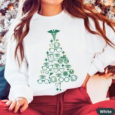 Looking for a ugly Christmas sweater gift for your optometry office team or optometrist?   Sparkle this Christmas with these cute Christmas crewneck Optometry symbols and eyeglasses Christmas tree sweatshirts.  They are perfect for any optometry office staff, optometry assistant, optometry school student, or optometrist or optician to wear to work.  Plus, they make great staff appreciation gifts for your new optometry school graduate or whole eye doctor team, and make a lovely gift for a coworke Optometrist Christmas Tree, Optometry Assistant, Optician Shirts, World Optometry Day, Optometry Tshirt, Office Xmas Party, Optometry School, Funny Optometry Memes, Optometry Office