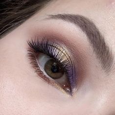 Gold Halo Eye, Halo Eye Makeup, Gold Makeup Looks, Makeup Memes, Gold Eye Makeup, Purple Eye Makeup, Make Up Inspiration, Purple Makeup