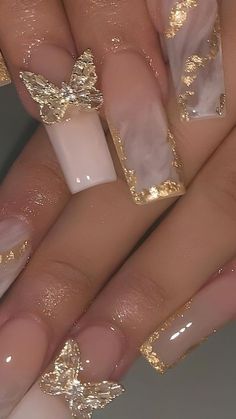 White Swirl Nails With Gold, Acrylic Nails Ideas With Glitter, Gold Outfit Inspiration, Good Birthday Nails, Quinceanera Nails Rose Gold Short, Golden And White Nails, Nails With Gold Diamonds, Gold 15 Nails, Birthday Nail Set Ideas Sweet 16