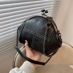 Gothic Punk Kiss Lock Clasp Shoulder Bag - Vedlit Crossbody Clutch Purse, Shell Purse, Retro Mode, Estilo Punk, Style Punk, Chain Crossbody Bag, Crossbody Clutch, Wallet Fashion, Leather Chain