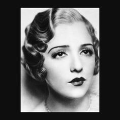 1920's 20s Makeup, Cabelo Pin Up, Maquillage Goth, Get Long Eyelashes, Bebe Daniels, Marcel Waves, 1920s Makeup, 1930s Hair, 1920s Hair