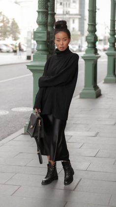 Silky Dress Outfit Winter, 60 Degree Outfit, Black Satin Skirt Outfit Winter, Long Black Leather Skirt Outfit, Satin Skirt Outfit Winter, Black Satin Skirt Outfit, Long Black Skirt Outfit, Black Pencil Skirt Outfit, Winter Night Outfit