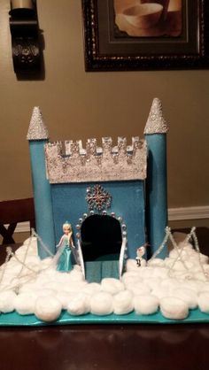 a cake made to look like a castle with white frosting on the outside and inside