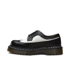 3989 SMOOTH BROGUE BEX | Women's Boots, Shoes & Sandals | Dr. Martens Official Brogue Shoe, Shoes Dr Martens, Black Dr Martens, Pumped Up Kicks, Leather Brogues, Brogue Shoes, Puma Platform Sneakers, Moto Boots, Dr. Martens