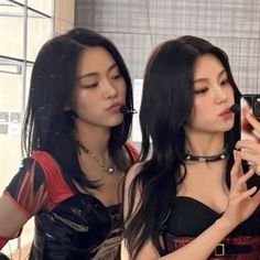 #Ryeji #ryujin #yeji #itzy Yeji And Ryujin, Duos Icons, Love You Very Much, I Love My Girlfriend, Lucky Girl, Korean Makeup