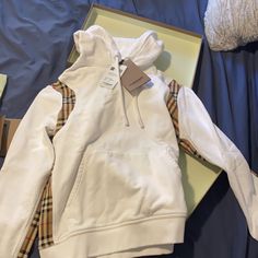 Authentic Burberry Sweater For Sale. Burberry Sweater, Burberry Vintage, Burberry Jacket, Oversized Hoodie, Oversize Hoodie, Colorful Sweaters, Blazer Suit, Hoodies Womens, Burberry