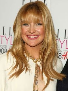 Hair extensions are a popular trend, and the most economical way to get them is with bangs. There are a few different types of side swept bangs that can be used to achieve a variety of looks. Best Bangs, Long Curtain Bangs, Justin Bieber Photoshoot, Middleton Wedding, Halo Extensions, Kate Middleton Wedding, Grace Potter