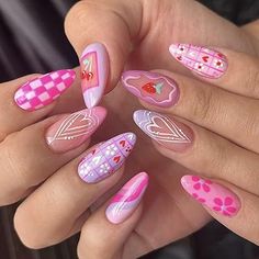 Romantic Design for Valentine's Day -- Valentine's Day heart-shaped fake nails feature a romantic and sweet feeling. The heart-shaped design can come in different colors and patterns, such as red, pink, or studded with diamonds, to attract attention and highlight the theme of Valentine's Day.💕💅
#fall #nails #autumn #nailart #nature #nailsofinstagram #beauty  #ValentinesNails #ValentinesDayNails #NailInspiration #NailGoals #LoveInTheDetails Fake Nails Designs, Cute Simple Nails, Easy Nails, Hari Valentine, Almond Acrylic Nails, Nail Forms