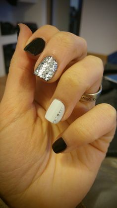 Black And Silver Formal Nails, Black Bridesmaids Nails, Black And Silver Dip Nails, Black And White And Silver Nails, Black And Silver Sparkly Nails, Black White Glitter Nails, Gray Black And White Nails, Black White And Silver Nail Designs, Black White And Gray Nails