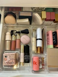 Vanity Drawer Organization, Small Makeup Collection, Makeup Aesthetic Products, Trendy Makeup Products, Makeup Products Aesthetic, Organized Makeup, Organizing Makeup, Makeup Collection Goals, Organization Makeup