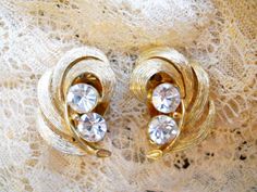 "Beautiful vintage Lisner 1950's costume rhinestone earrings   Gold color metal setting marked Lisner Clips in excellent order.   Minor touches of wear. 1  \"  x   3/4 \"   Would make a lovely gift~! **Please understand the luxury today of finding your piece and purchasing online; shipping is NOT free for large items that travel freight or Fed ex Home Delivery plus rates/fees have skyrocketed.  Greyhound Package Express unfortunately closed indefinitely.  Most posted rates and arrival times on L Mid Century Modern Art Deco, 1950s Costume, Modern Art Deco, Mid Century Modern Art, Rhinestone Earrings, Leaf Shapes, Vintage 1950s, Earrings Gold, Clip On