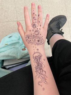 Gotta love sharpie tattoos during class | Creative Tattoos by  Mercy McIntyre Aquatic Hand Tattoos, Cool Jellyfish Tattoos, Jelly Fish Hand Tattoo, Jellyfish Neck Tattoo, Jellyfish Tattoo Aesthetic, Jellyfish Wrist Tattoo, Galaxy Jellyfish Tattoo, Abstract Jellyfish Tattoo, Jellyfish Hand Tattoo