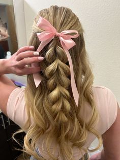 Preppy Hairstyles, Girly Hairstyles, Cute Hairstyles For School, Cheer Hair, Bow Hairstyle, Hair Done, Ribbon Hairstyle, Hair Stylies, Back To School Hairstyles