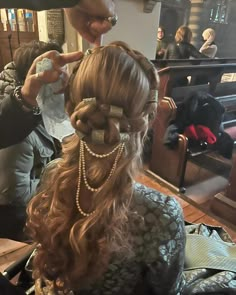 my lady jane Simple Medieval Hairstyles, Juliette Hairstyle, My Lady Jane Hairstyle, Vintage Braided Hairstyles, Rennaisance Hairstyle, Fantasy Hairstyles Princesses, Princess Aurora Hair, 1890s Hair, Victorian Era Hairstyles