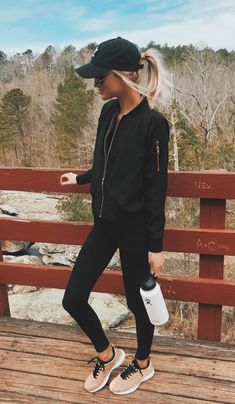 Running gear | Alittleblondebook Wander Outfit, Climbing Outfit Woman, Climbing Outfits, Athleisure Outfits Summer, Always Grateful, Cute Hiking Outfit, Leggings Outfit Fall, Hiking Outfit Fall, Summer Hiking Outfit