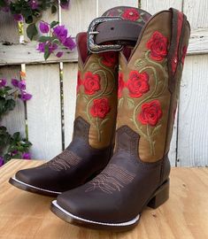 Botas para Mujer Vaquers - Bota para Mujer color Rojo - Bota vaquera Mujer - Bota Vaquera de Mujer - Btas para Mujer Vaqueras - Botas - Bota - Botas de rodeo mujer Quince Charro, Boots For Women Cowboy, Escaramuza Dresses, Red Quinceanera Ideas, Mexican Boots, Quinceanera Shoes, Brown Cowgirl Boots, Brown Western Boots, Red Quince