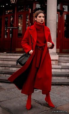 Red Winter Outfits, Monochromatic Fashion, Fest Outfits, Monochrome Outfit, Outfit Trends, Red Coat, Business Outfit, Looks Chic, Red Outfit