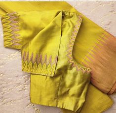 Soft Silk Blouse Designs, Soft Silk Blouse Designs Latest, Work Blouses Latest, Magam Work Blouses Latest, Half Sleeve Blouse Designs, Magam Work Blouses, Traditional Saree Blouse Designs, Latkan Design, Latest Blouse Neck Designs