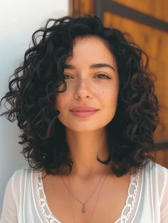 39 Spring Haircuts for Curly Hair 2024: Embracing Natural Textures and Styles Short Curly Hair 2c, 2c Haircuts, 2c Haircut, 2024 Haircut, Layered Curly Haircuts, Medium Curly Haircuts, Spring Haircuts