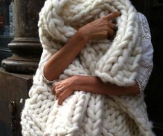 Knit Couture, Photography Crochet, Super Chunky Knit Blanket, Extreme Knitting, Super Chunky Knit, Bulky Knit, Make Blanket, Chunky Blanket, Keramik Design