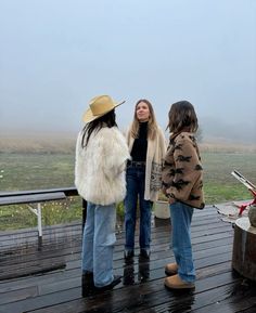 #california #outwest #western Ranch Outfits, Cabin Outfit, Wineries Outfit, Boho Winter, Looks Country, Estilo Country, Nashville Outfits, Trip Outfits, Western Chic