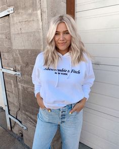 Lady Locks, Bre Sheppard, Shoulder Length Blonde, Influencer Lifestyle, Sandal Tali, Dark Brunette Hair, Look Adidas, Estilo Indie, Long To Short Hair