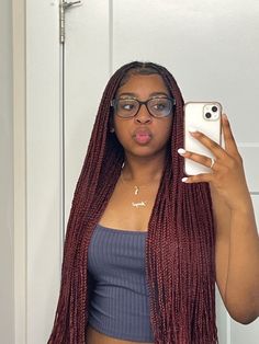 Red Top And Black Jeans Outfit, Maroon Box Braids Black Women, Small Knotless Braids With Curly Ends And Color, Burgandy Braids For Black Women, Dark Red Braids For Black Women, Burgundy Braids Black Women, Burgundy Braids With Beads, Maroon Box Braids, Maroon Braids For Black Women