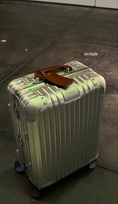 Rimowa Luggage Aesthetic, Luggage Aesthetic, Rimowa Luggage, Black Men Fashion Urban, Luxury Luggage, Travel Necessities, Bird Boxes, Classy Photography, Travel Packages