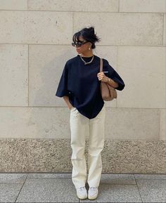 Streetwear Spring Outfits, Adrette Outfits, Oversize Outfit, Streetwear Spring, Dress Skirts, Stile Hijab, Heels Sneakers, Oversized Outfit, Uni Outfits