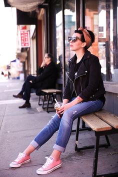 . Boyfriend Jeans Winter, Keiko Lynn, Converse Outfits, Rockabilly Outfits, Pin Up Outfits, Look Retro