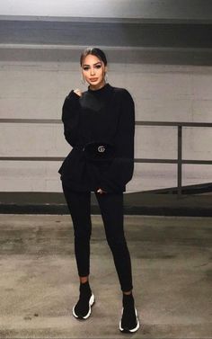 Balenciaga Trainers Outfit, Speed Trainer Outfit, Balenciaga Outfit, Balenciaga Speed Trainers, Trainers Outfit, Sneaker Outfits Women, Chique Outfits, Balenciaga Speed, Looks Black