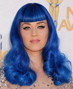 Extreme Hair Colors, Navy Blue Hair, Hair Color Pictures, Dark Blue Hair, Jenifer Aniston, Neon Hair, Hair Color Crazy, Blue Wig