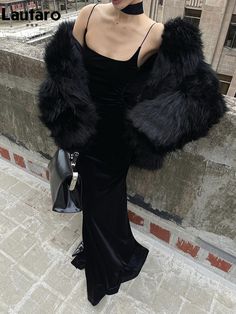 Shaggy Faux Fur Coat, Winter Cool, Black Fur Coat, Womens Faux Fur Coat, Fluffy Jacket, Oversize Casual, Fur Coats Women, Long Black Dress, Coat Outfits