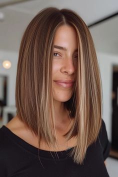 Brauner Long Bob: 66+ Highlights, die begeistern - hairtastic.de Long A Line Bob, Balayage Long Bob, Long Bob Balayage, 2024 Haircuts, High Hair, Gorgeous Hair Color, Dirty Blonde Hair, Brown Hair With Blonde Highlights, Shoulder Length Hair Cuts