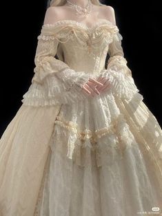 Victorian Gowns Ball, Beautiful Ball Gowns Fairytale, Victorian Dresses Aesthetic, Wedding Dresses Cottagecore, 1800s Wedding Dress, Coquette Wedding Dress, Royal Outfits Princesses, Aesthetic Gown, Ball Gowns Fantasy