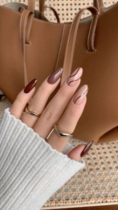 Conheça os 5 tipos de formatos de unhas! Office Nails, Simple Fall Nails, Nude Nail Designs, Smink Inspiration, Thanksgiving Nails, Oval Nails, Brown Nails, Chic Nails, Nude Nails