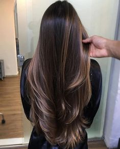 Natural Brown Hair, Hair Color Asian, Long Brunette Hair, Chocolate Brown Hair Color, Brown Hair Inspo, Brunette Balayage, Brunette Hair With Highlights, Long Hair Color, Brown Hair Balayage