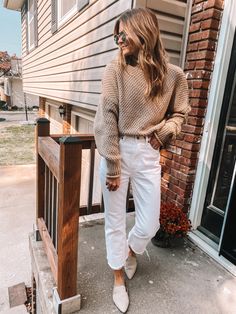 White Jeans Neutral Outfit, Fall Outfits Tan Pants, Cream Tonal Outfit, Style Off White Jeans, White Jeans And Sweater Outfit, Cream And Tan Outfit, Tan And Cream Outfits, White Wash Jeans Outfit, Apricot Sweater Outfit