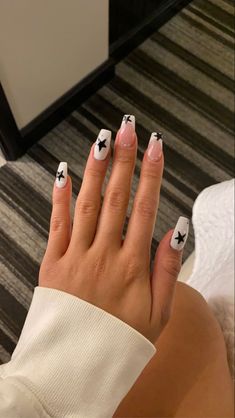 Cute Nails For New York, Cute Nail Inspo Square, Cheer Nails Designs, Sport Length Nails, Nails For New York, Athletic Nails, Sturniolo Nails, Black Nail Inspiration, Sport Nails