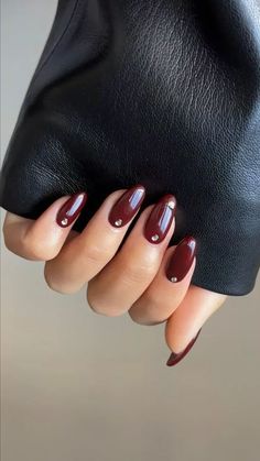 Get inspired by 40 trendy cherry wine nails that will be your go-to this season. From stunning Wine Nails and Cherry Nails to bold Red Acrylic Nails, find the perfect look with Cherry Wine Nails. Whether you love casual nails or want to go all out with Dark Red Nails, these designs will elevate your style. Discover shades like Red Nail Varnish and Short Nail Burgundy, with Oval Nails Maroon and Dark Red Oval Nails. Perfect for fans of short burgundy nails and Manikur Kuku.