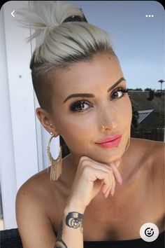 Short Hair Shaved Sides, Low Maintenance Short Haircut, Shaved Hair Women, Undercut Styles, Short Shaved Hairstyles