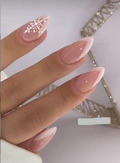 Gel Nail Christmas Designs Holidays, Winter Christmas Nails Simple Short, Crismas Nails Art, Crismas Nails, December Nails, Christmas Nails Easy, Christmas Gel Nails, Classy Acrylic Nails, Almond Acrylic Nails